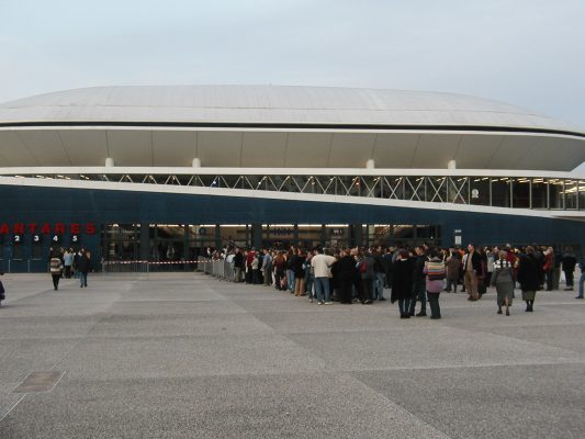 Antarès Le Mans extérieur file d'attente