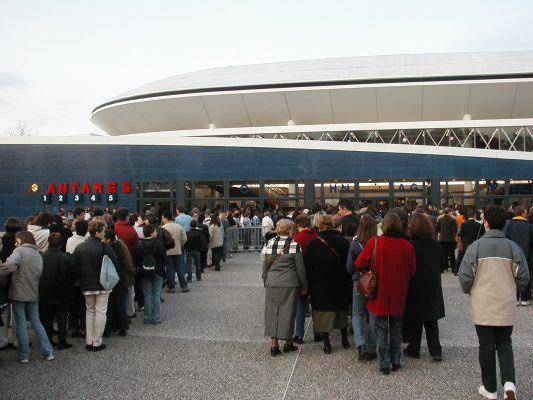 Antarès Le Mans extérieur queue file d'attente