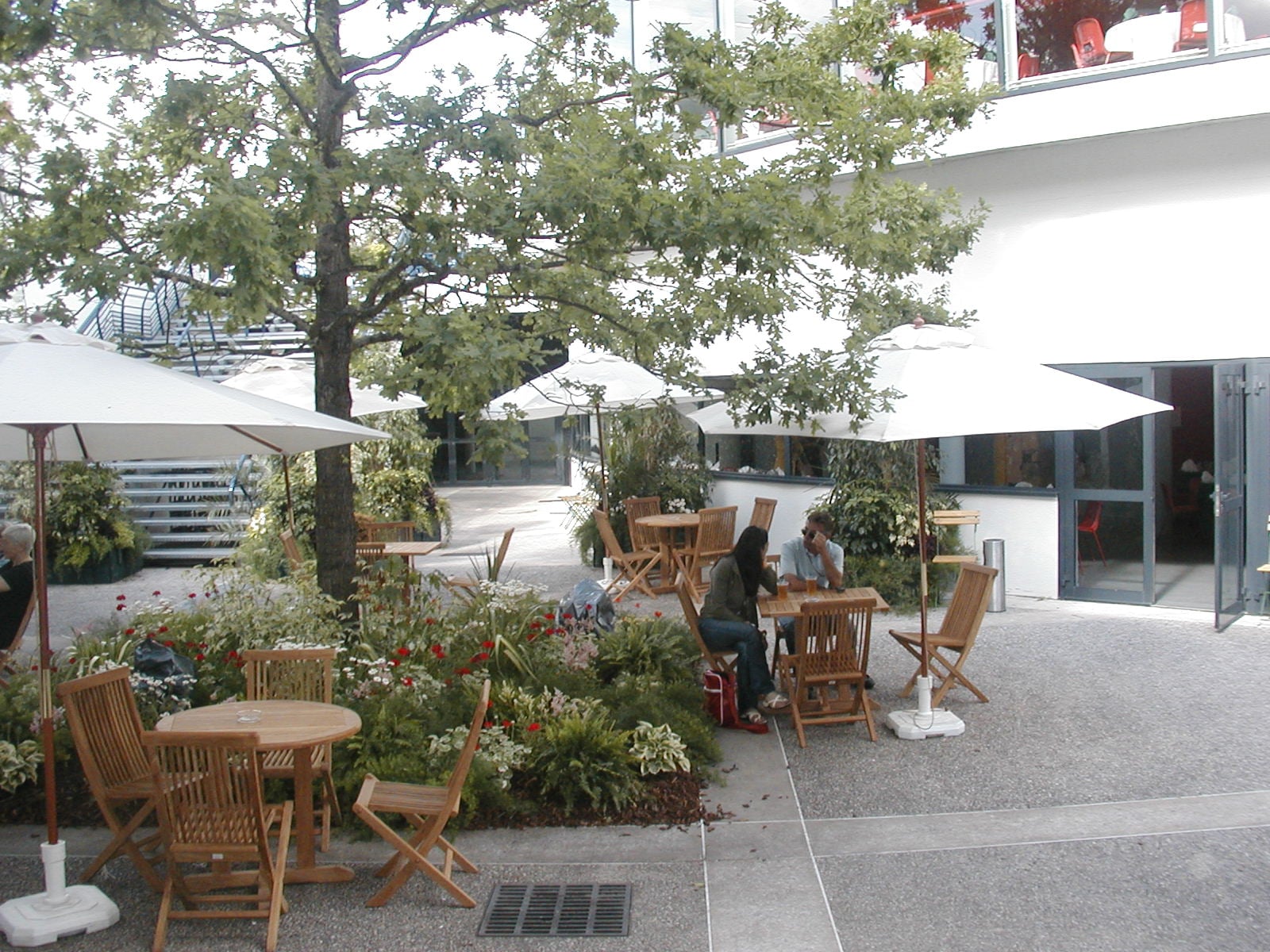 salle extérieur terrasse Antarès Le Mans